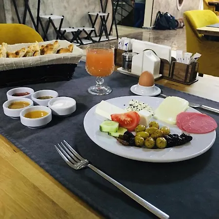 Oda ve Kahvaltı Rıse Suıt